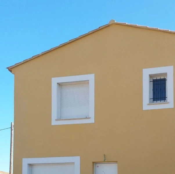 peinture de façade bordeaux