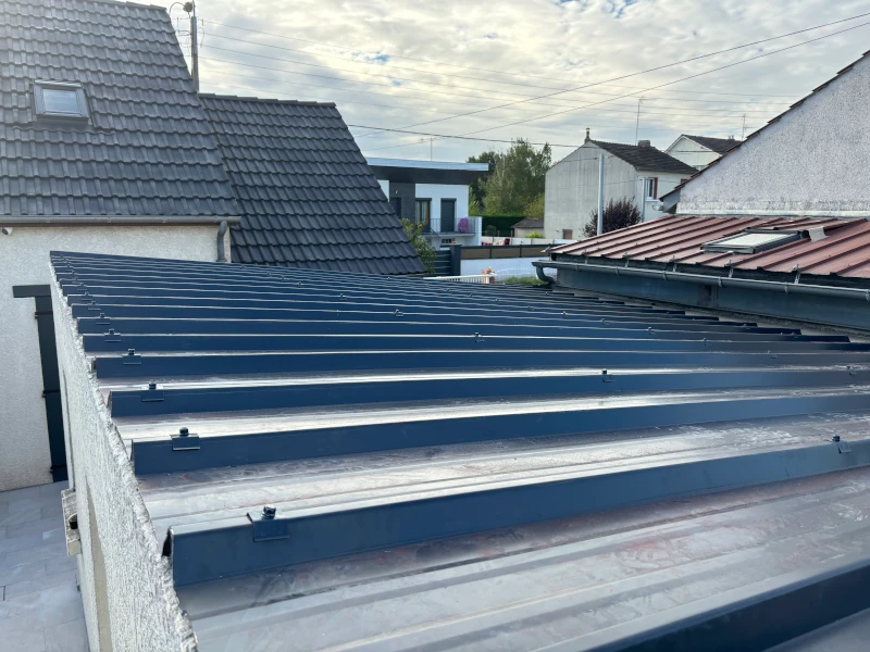 pose-bac-acier-avec-isolation-2-Vayres