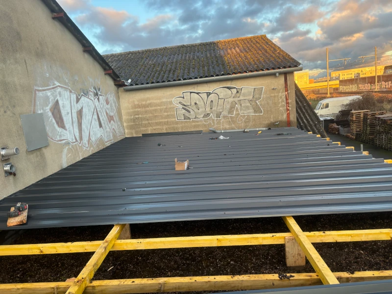 renovatoit-toiture-entrepot-bac-acier-Laruscade