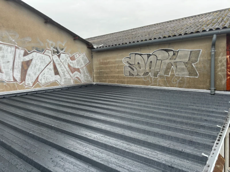 renovatoit-toiture-entrepot-bac-acier-Laruscade