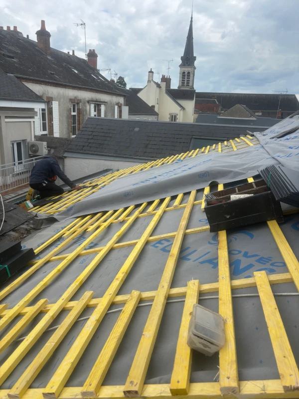 Dépose de l'ancienne toiture en ardoises à Ambarès-et-Lagrave</p>
<p>