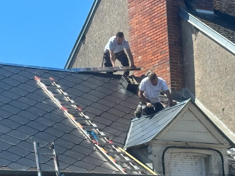 Toiture terminée en ardoises losange sur maison ancienne bordelaise